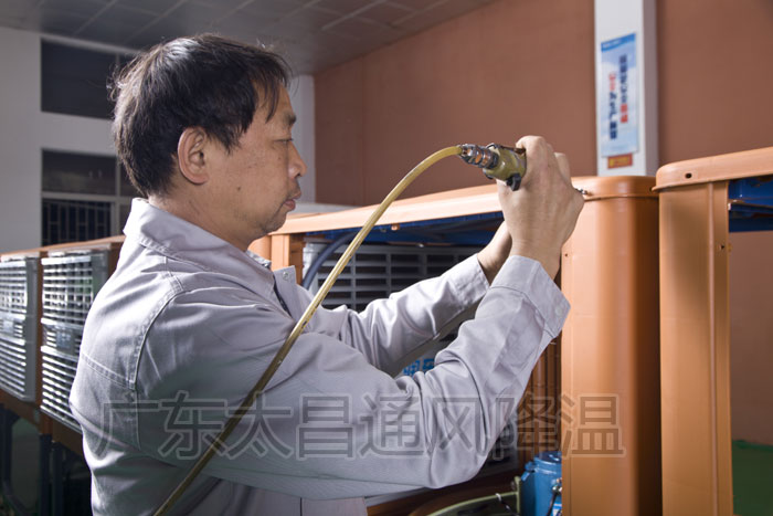 環(huán)?？照{(diào)生產(chǎn)線1.jpg