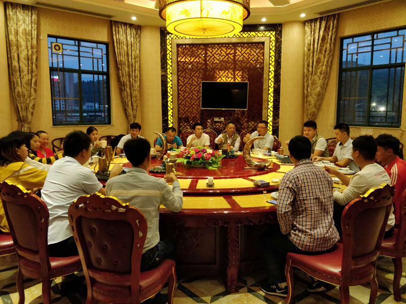 齊心協(xié)力，為公司的未來再創(chuàng)輝煌！