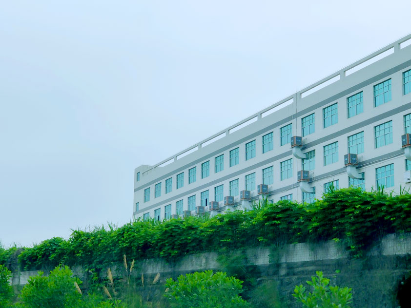高速公路旁安裝的環(huán)?？照{(diào)-(2).jpg